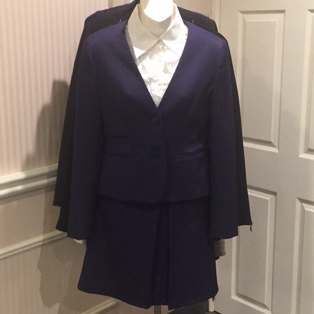 NWOT 2 piece  navy blazer/skirt suit NWOT